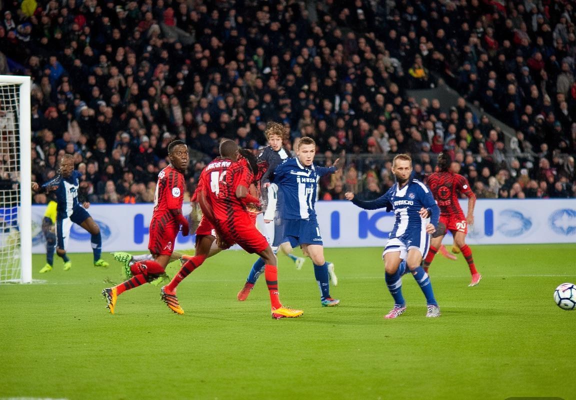 巴黎圣日耳曼VS甘冈：法甲对决，控球与反击的战术盛宴(图3)